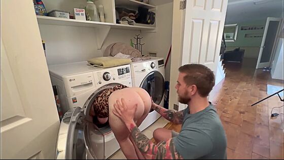 step mom stuck father fuck step daughter by washing machine