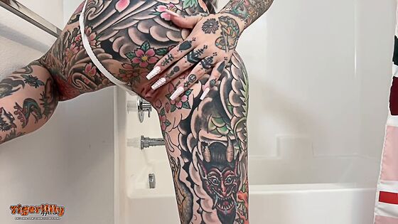 amateur milf bbc tattoo squirting
