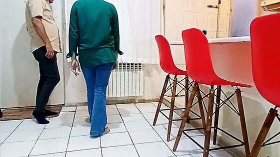 حامل دختر ایرانی برای دوست پسرش ساک میزنه و پسره آب کیرشو میریزه دهن دوست دخترش